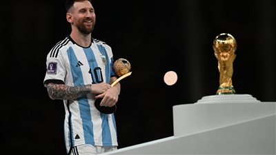 حكومة الأرجنتين تطالب ميسي بالاعتذار لأنهاء أزمة العنصرية ضد فرنسا