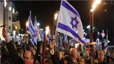 آلاف الإسرائيليين يتظاهرون بتل أبيب لمطالبة نتنياهو بإبرام صفقة لتبادل المحتجزين