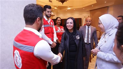 وزيرة التضامن تتفقد المركز العام للهلال الأحمر المصري