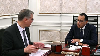 رئيس الوزراء يتابع مع وزير البترول عددا من ملفات العمل