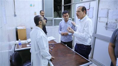 نائب وزير الصحة يوصي باتخاذ الاجراءات القانونية مع فني أشعة مستشفى أخميم لعدم تواجده أثناء النوبتجية