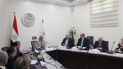 وزير التعليم العالي يعقد اجتماعًا مع ممثلي الوزارة بالجامعات الخاصة والأهلية وأفرع الجامعات الأجنبية