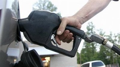 خلال مشاجرة.. كشف ملابسات فيديو إصطدام شخص بإحدى محطات الوقود