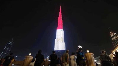 برج خليفة ومطار دوميديدوفو الروسى يتزينان بعلم مصر بمناسبة ذكرى ثورة يوليو