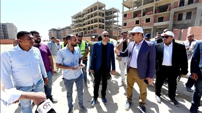 وزير الإسكان يوجه بسحب الأعمال من الشركات المتقاعسة وتوزيعها على الجادين
