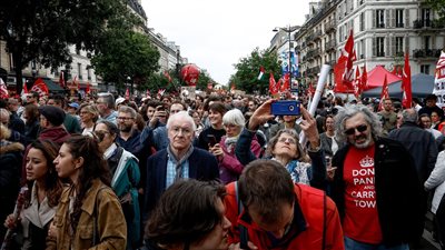 متظاهرون يغلقون مداخل وزارة الخارجية البريطانية احتجاجا على موقفها من غزة