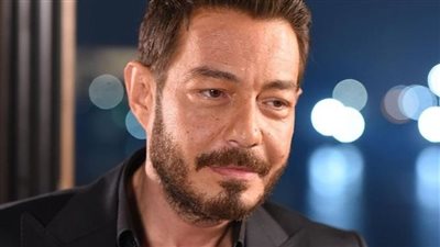 اللي يتغر عليه يبقى أهبل.. أحمد زاهر: 