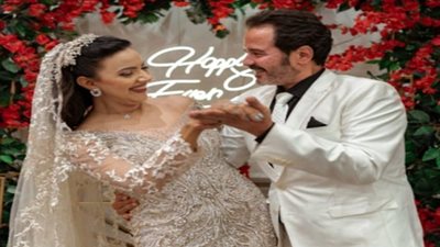 الاعلامية مي سكرية تحتفل بليلة العمر على الزميل اياد مصطفي