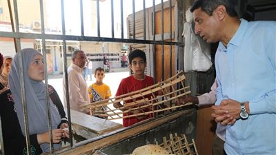 محافظ السويس يتابع سير العمل بحي عتاقة ويتفقد المركز التكنولوجي