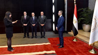 وزير الاستثمار والتجارة الخارجية يشهد مراسم القسم القانوني لـ 8 من الملحقين التجاريين الجدد