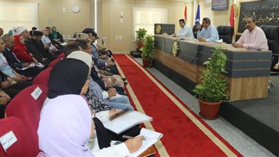 محافظ السويس يحذرمن قطع المياه أوالكهرباء على المواطنين 