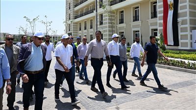 رئيس الوزراء يتفقد الوحدات الجاهزة للتسليم بمشروع 