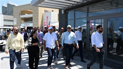 رئيس الوزراء يتفقد 