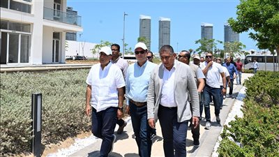 رئيس الوزراء يتفقد الوحدات الجاهزة للتسليم بمشروع 