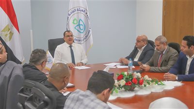  الحفناوي يبحث مع قيادات الرعاية الصحية بالسويس موقف تجهيزات مستشفى الجراحات