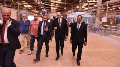 وزير العمل: القيادة السياسية حريصة على دوران عجلات الإنتاج