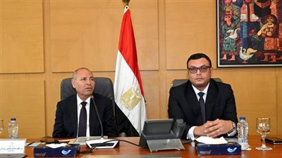 وزير الإسكان ومحافظ القاهرة يترأسان اجتماع اللجنة التيسيرية لمشروع تطوير 