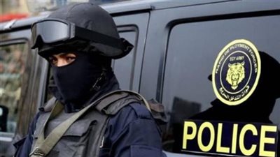 الداخلية تكشف حقيقة القاء طالب قشر لب على أجنبية بالبحر الأحمر