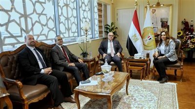 وزيرة التنمية المحلية تستقبل رئيس الهيئة العامة للرقابة المالية 