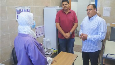 الحفناوي في جولة مسائية لوحدة طب أسرة الإيمان بالسويس