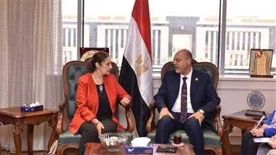 وزير العمل يلتقى السفيرة نائلة جبر لبحث ملفات مشتركة