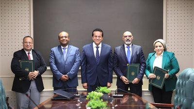 نائب رئيس مجلس الوزراء ووزير الصحة يشهد إطلاق عيادات مستشفيات قطاع العلاجي  لخدمة منتفعي التأمين الصحي