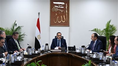 رئيس الوزراء يتابع موقف إنتاج الأسمدة بعد استئناف عمل المصانع