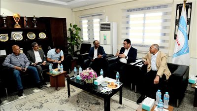 وزير الإسكان يعقد اجتماعا بمقر جهاز 