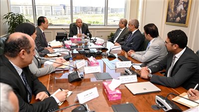 نائب رئيس مجلس الوزراء للتنمية الصناعية وزير الصناعة والنقل يبحث مع شركة مجموعة العربي سبل تطوير صناعة الاجهزة المنزلية 