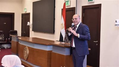 وزير العمل يترأس إجتماع 