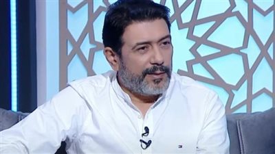 تعليق ساخر من أحمد وفيق على قرار منع راغب علامة من الغناء في مصر