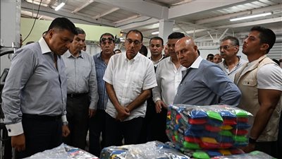 رئيس الوزراء يتفقد مصنع الشركة المصرية الأفريقية لصناعة الأسفنج والبلاستيك بمجمع 