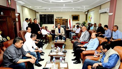 وزير الإسكان يعقد اجتماعا بمقر جهاز 