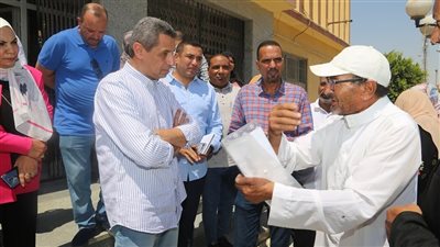 اللواء الشاذلي  يتفقد قرية الرائد ومجمع مخابز بالسويس 