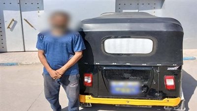 كشف ملابسات قيام قائد مركبة توك توك بالسير برعونة بالقاهرة 