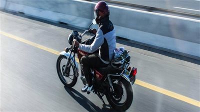 بأحد تطبيقات التوصيل..  ضبط قائد دراجة نارية لتحرشه بإحدى السيدات 