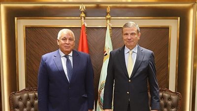 وزير الزراعة يتابع مع محافظ الوادي الجديد ملفات التعاون الزراعي المشترك بين الوزارة والمحافظة 