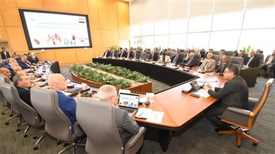 وزير الإسكان يصدر حزمة من التوجيهات والتكليفات لمسئولى الشركة 