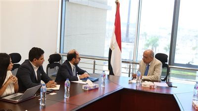 وزير الكهرباء يبحث مع وفد بنك الاستثمار الأوروبى دعم وتعزيز فرص التعاون فى مختلف المجالات