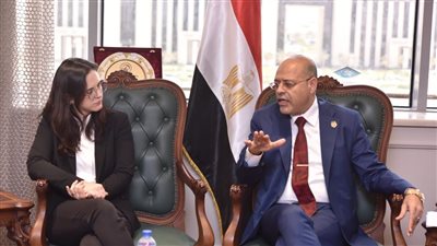 وزير العمل يستقبل وفدًا من 