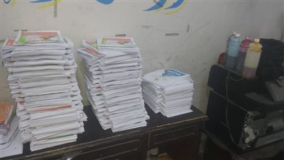 ضبط مدير مركز تعليمي بتصوير ونسخ العديد من الكتب الدراسية الخارجية 
