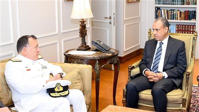 وزير الخارجية والهجرة يستقبل قائد عمليات العملية الأوروبية 