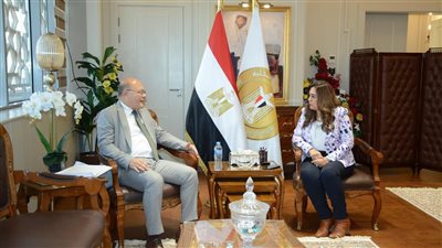 وزيرة التنمية المحلية تلتقي رئيس جامعة سوهاج 