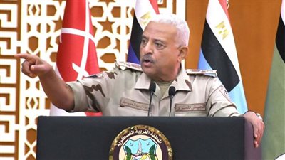 الفريق أول عبد المجيد صقر يلتقى عددا من مقاتلى المنطقة الجنوبية العسكرية