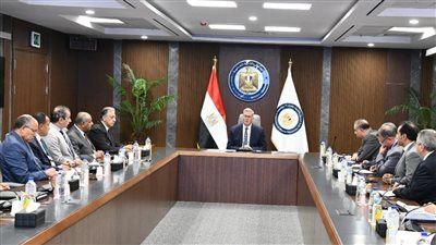 وزير البترول: تشكيل لجنة استشارية منوطة بزيادة إنتاج الحقول وإدارة الخزانات البترولية