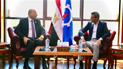 وزير العمل في السويس لتفقد عدد من المواقع الإنتاجية 