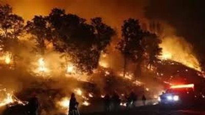 نشوب حريق هائل شمال شرق العاصمة الإيطالية روما