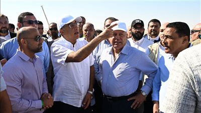 رئيس الوزراء يزور مدينة رأس الحكمة ويتابع موقف تسليم الأراضي البديلة للأسر المُستحقة