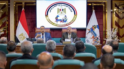 صلاح يشدد على ضرورة الاستفادة المثلى من الأصول والموارد المتاحة وإنهاء المشروعات المتعاقد عليها في التوقيتات المحددة