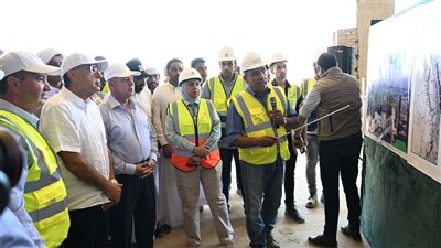 رئيس الوزراء يتفقد أعمال إنشاء وتنفيذ مشروع الخط الأول من شبكة القطار الكهربائي السريع